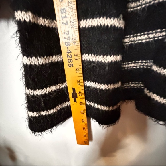 Women's Volcom Long Cardigan Sweater Knit
Black White XS-S-M(8-10) The Breeze - Picture 10 of 10